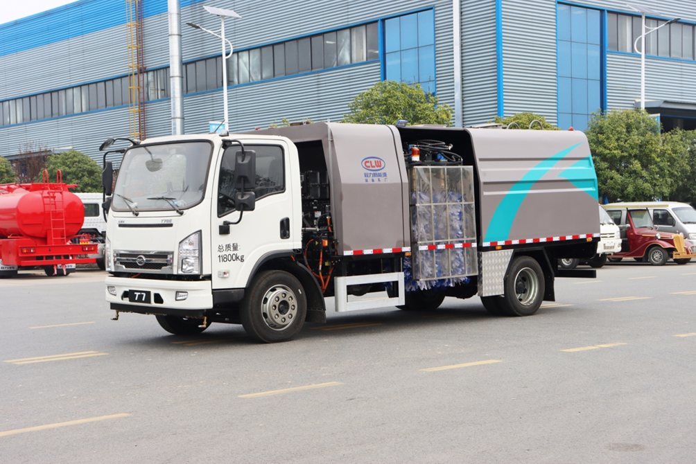 比亞迪CL5120GQXBEV型純電動護(hù)欄清洗車